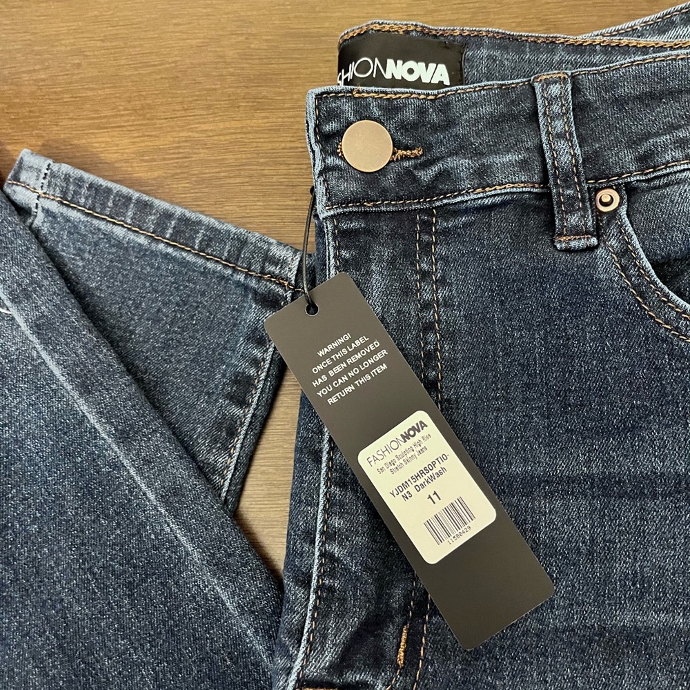 Fashion Nova Women's Dark Wash Blue Jeans NWT
